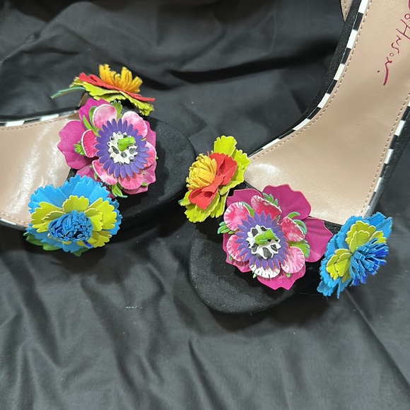 Heels - Picture 3 of 5